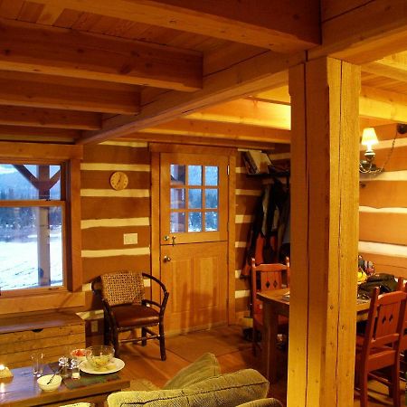 Nipika Mountain Resort Рейдиъм Хот Спрингс Екстериор снимка