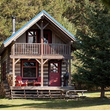 Nipika Mountain Resort Рейдиъм Хот Спрингс Екстериор снимка