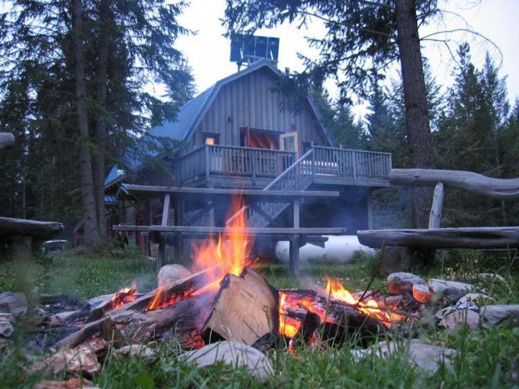Nipika Mountain Resort Рейдиъм Хот Спрингс Екстериор снимка