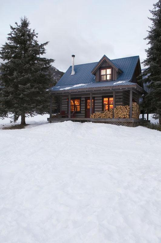 Nipika Mountain Resort Рейдиъм Хот Спрингс Екстериор снимка