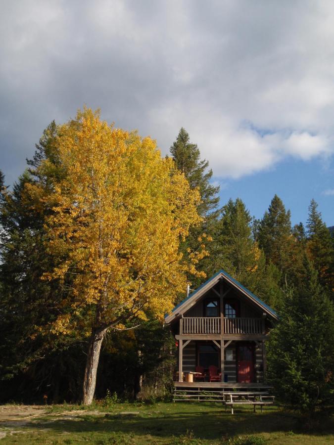 Nipika Mountain Resort Рейдиъм Хот Спрингс Екстериор снимка