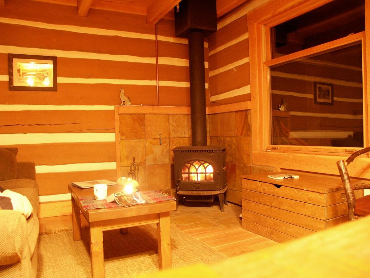 Nipika Mountain Resort Рейдиъм Хот Спрингс Екстериор снимка