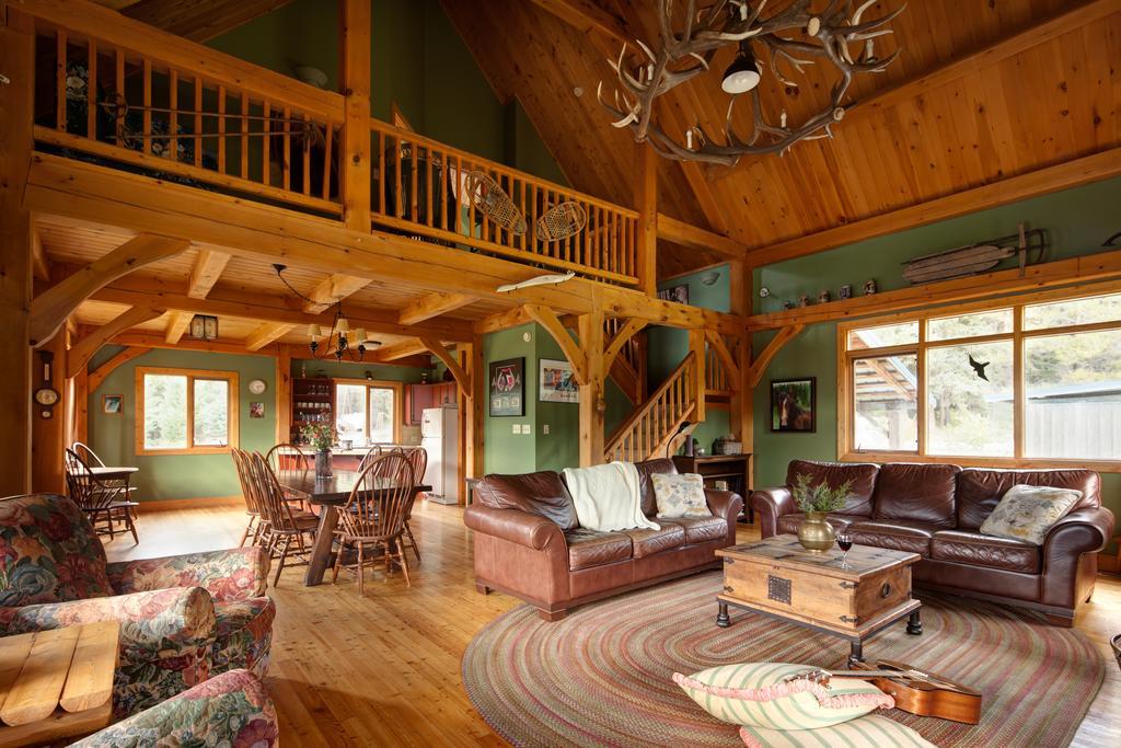 Nipika Mountain Resort Рейдиъм Хот Спрингс Екстериор снимка